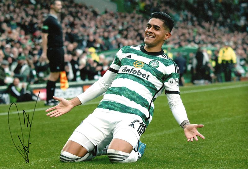 Luis Palma, Glasgow Celtic, signed 12x8 inch photo.