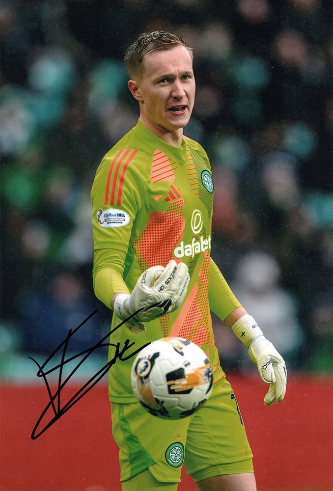 Viljami Sinisalo, Glasgow Celtic & Finland, signed 12x8 inch photo.