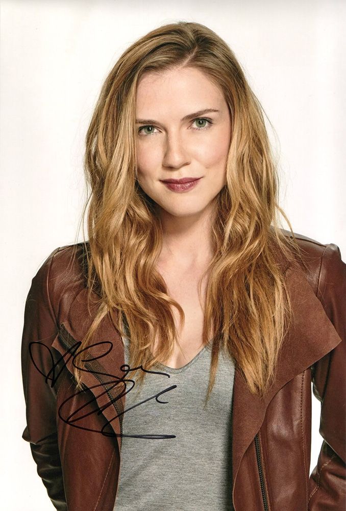 Sara Canning, The Vampire Diaries, signed 12x8 inch photo.