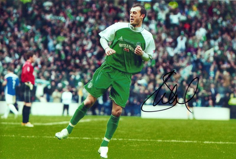 Steven Fletcher, Hibernian, signed 12x8 inch photo.