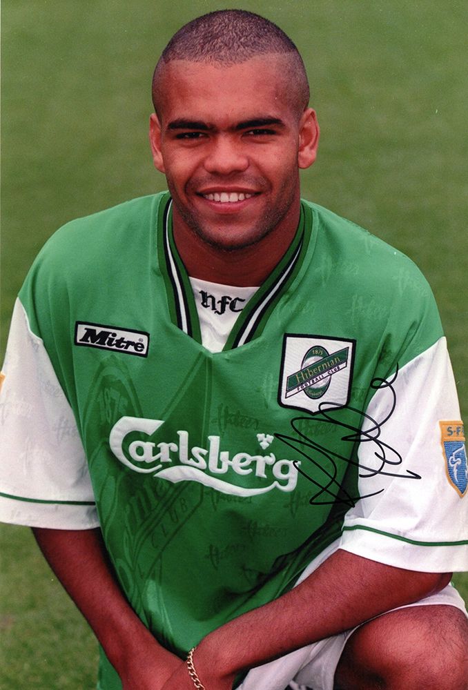 Kevin Harper, Hibernian, signed 12x8 inch photo.