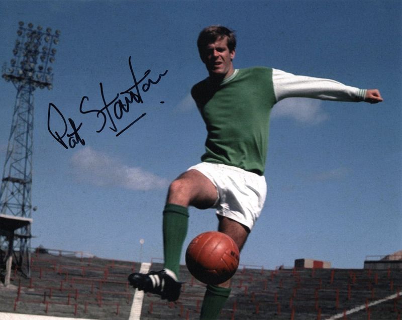 Pat Stanton, Hibernian legend, signed 10x8 inch photo.