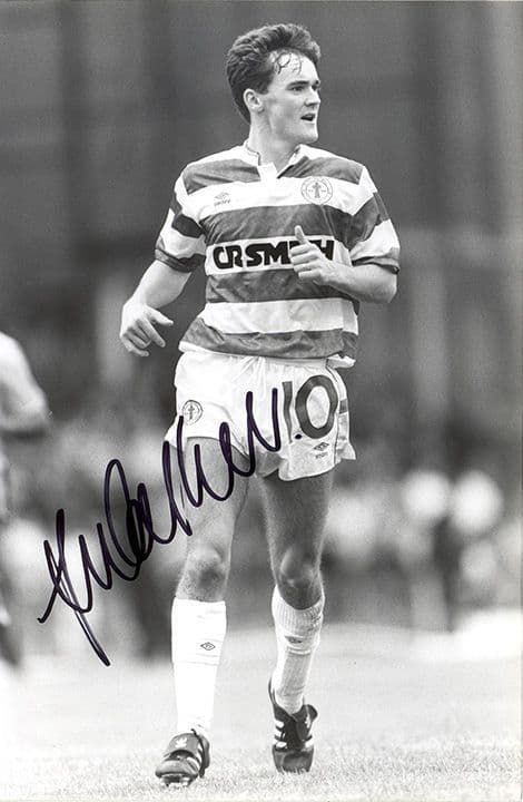 Andy Walker, Glasgow Celtic, signed 8.5x5.5 inch press photo.