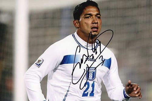 Emilio Izaguirre, Glasgow Celtic & Honduras, signed 6x4 inch photo.(2)
