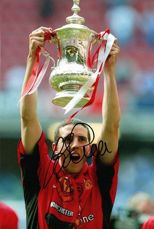 John O'Shea, Manchester Utd, Republic of Ireland, signed 12x8 inch photo.
