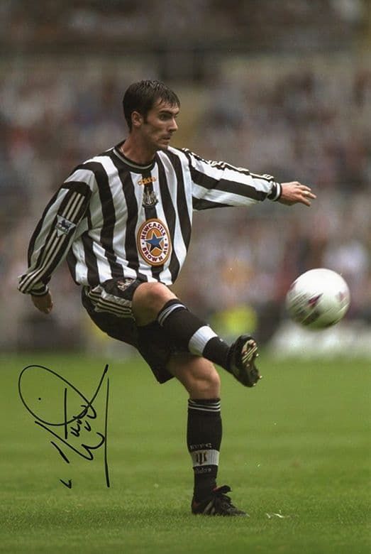 Keith Gillespie, Newcastle United & Northern Ireland, signed 12x8 inch photo.