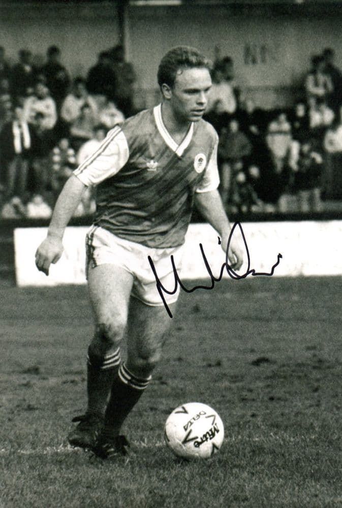 Mickey Weir, Hibernian, signed 12x8 inch photo.