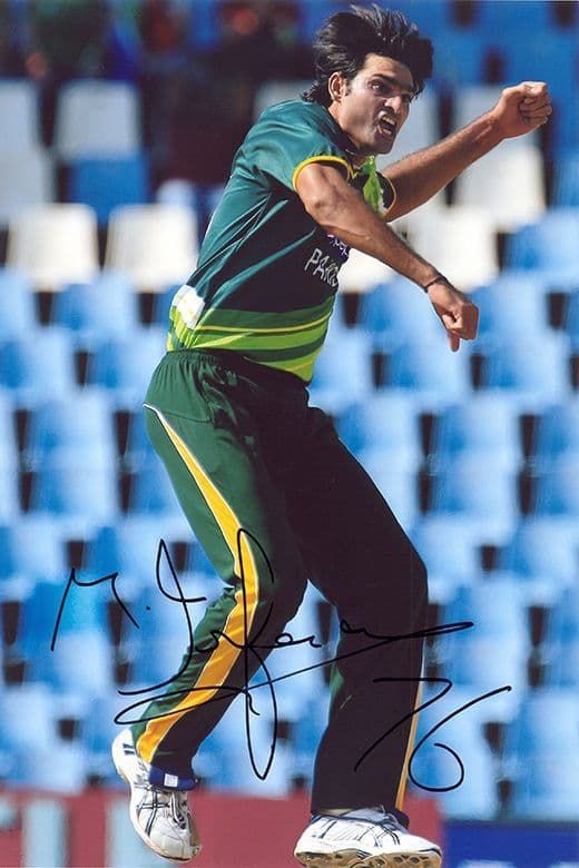 Mohammad Irfan, Pakistan, signed 12x8 inch photo.