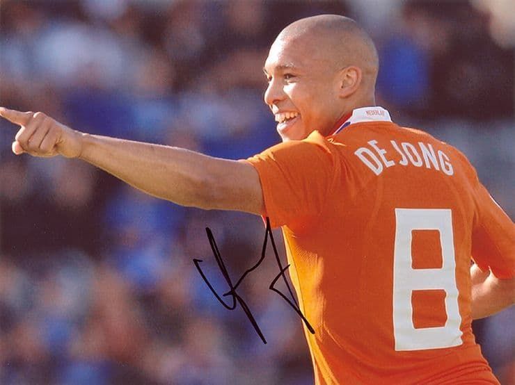 Nigel de Jong, Holland, signed 10x8 inch photo.