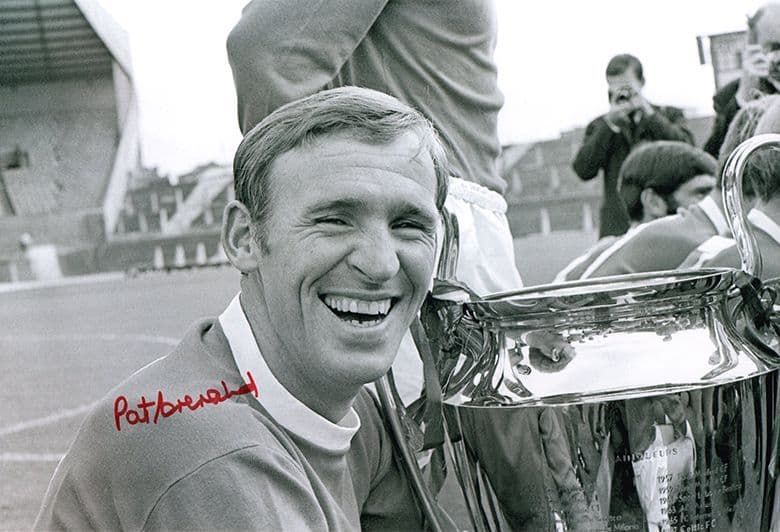 Pat Crerand, Manchester Utd, signed 12x8 inch photo.