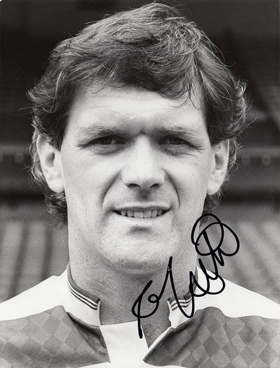 Roy Aitken, Glasgow Celtic, signed 8.5x6.5 inch press photo.