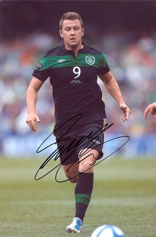 Simon Cox, Republic of Ireland, signed 12x8 inch photo.