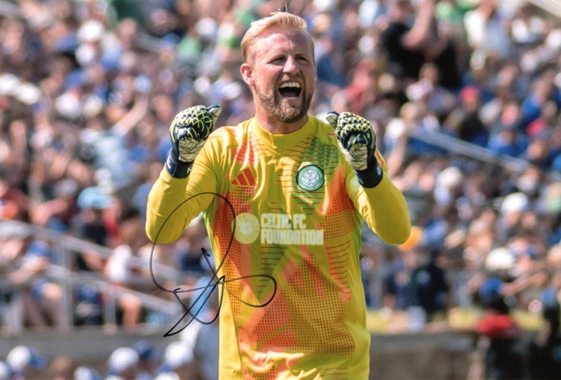 Kasper Schmeichel, Glasgow Celtic, signed 12x8 inch photo.