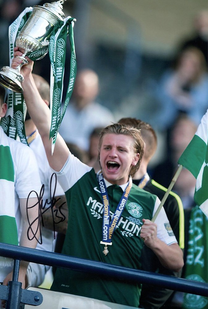 Jason Cummings, Hibernian, signed 12x8 inch photo.