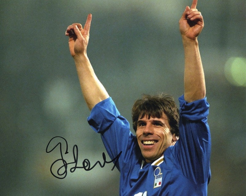 Gianfranco Zola, Italy, signed 10x8 inch photo.