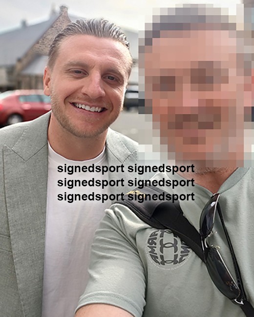 Jason Cummings, Hibernian, signed 12x8 inch p