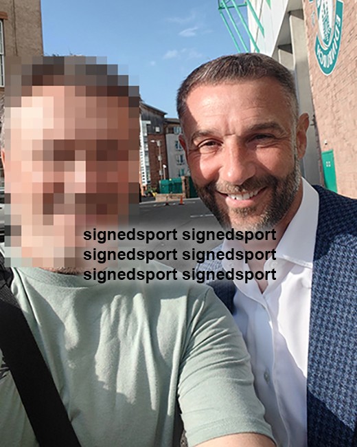 Kevin Thomson, Hibernian, signed 12x8 inch ph