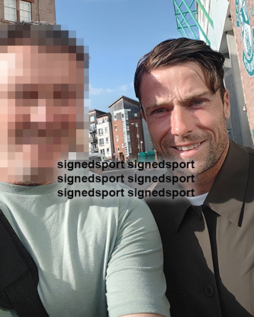 Lewis Stevenson, Hibernian, signed 12x8 inch 