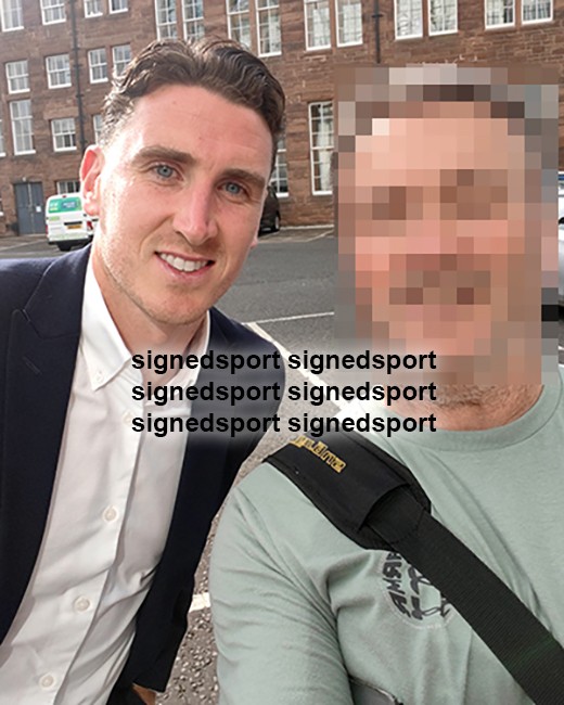 Paul Hanlon, Hibernian, signed 12x8 inch phot