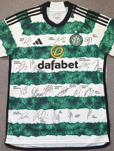 Glasgow Celtic 2023/24 squad signed home shir