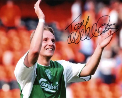 tam mcmanus, hibernian, signed 10x8 inch photo.