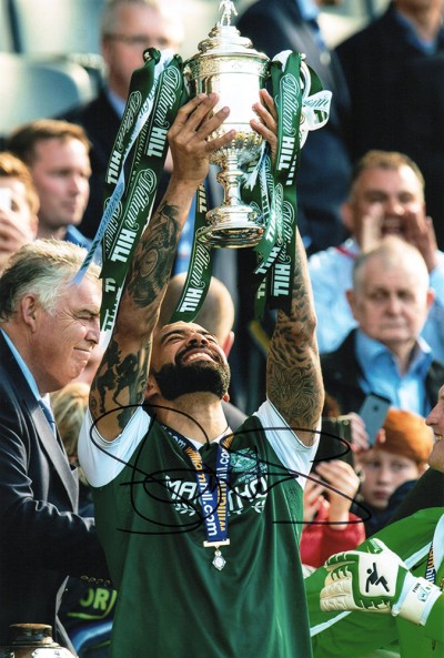 Liam Fontaine, Hibernian, signed 12x8 inch photo.