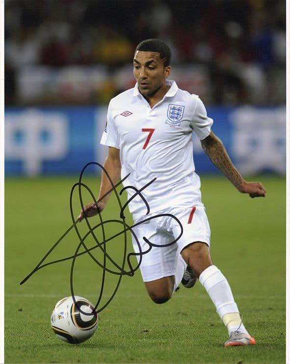 Aaron Lennon, England, signed 10x8 inch photo.