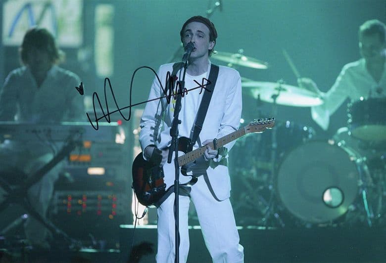 Fran Healy, Travis lead singer, signed 12x8 inch photo.
