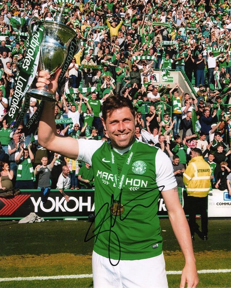 Grant Holt, Hibernian, signed 10x8 inch photo.