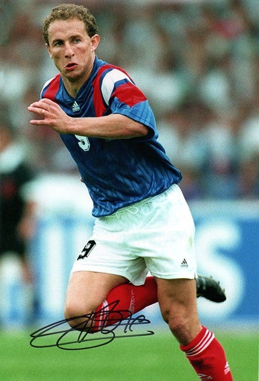 Jean-Pierre Papin, France, Bayern Munich, signed 12x8 inch photo.