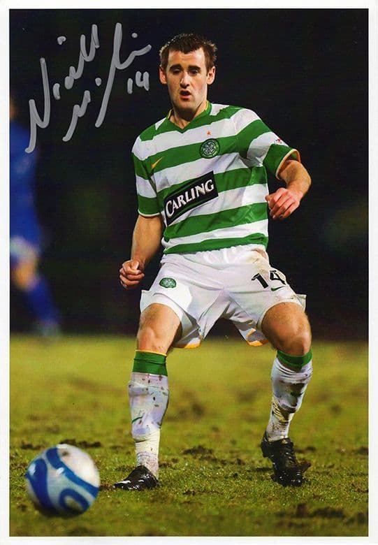 Niall McGinn, Glasgow Celtic & Northern Ireland, signed 11.5x8.0 inch photo.
