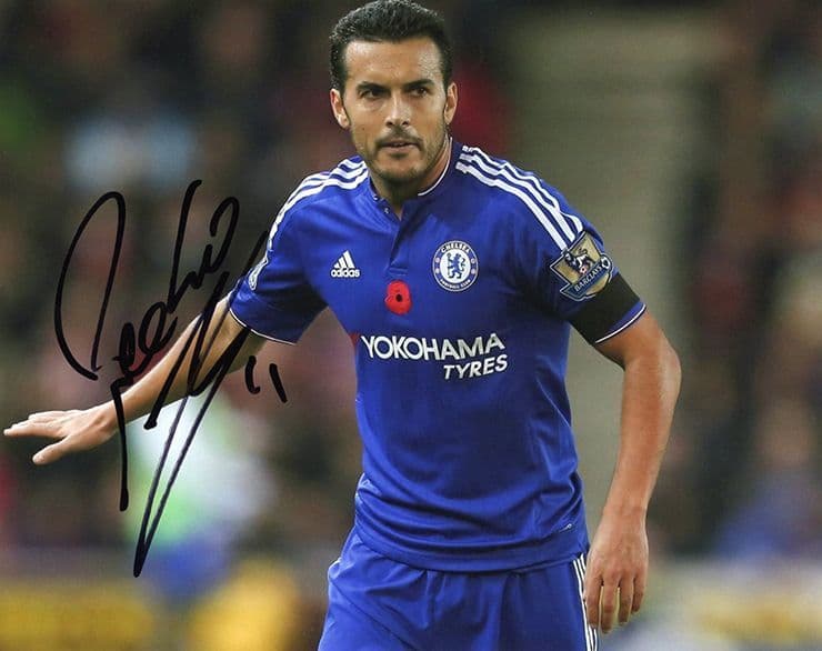 Pedro, Chelsea & Spain, signed 10x8 inch photo.