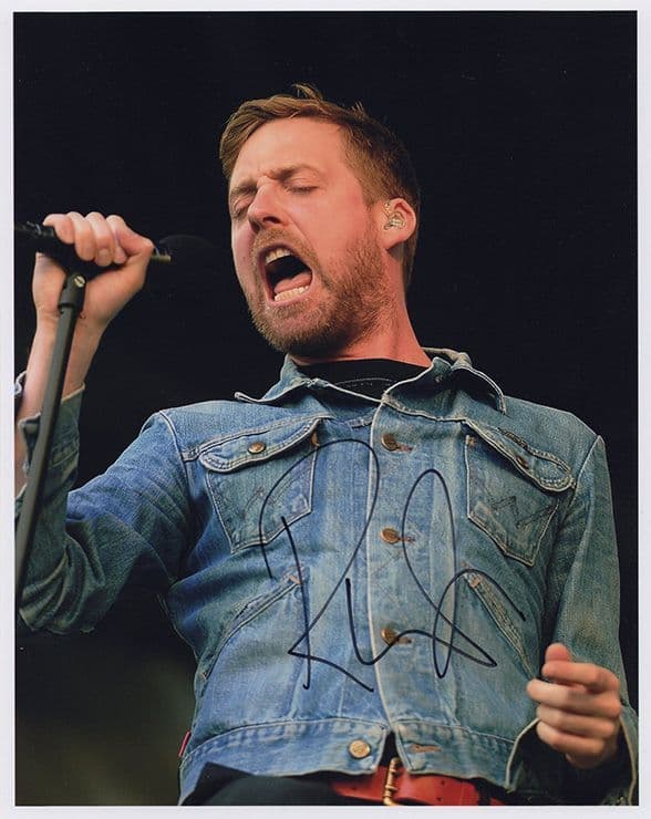 Ricky Wilson, Kaiser Chiefs, signed 10x8 inch photo. (2)