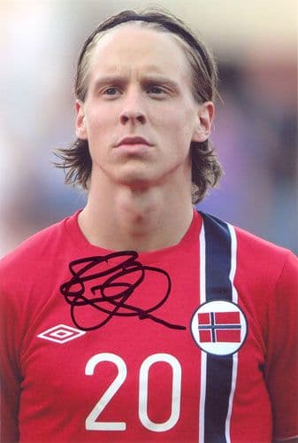 Stefan Johansen, Glasgow Celtic & Norway, signed 6x4 inch photo.(2)