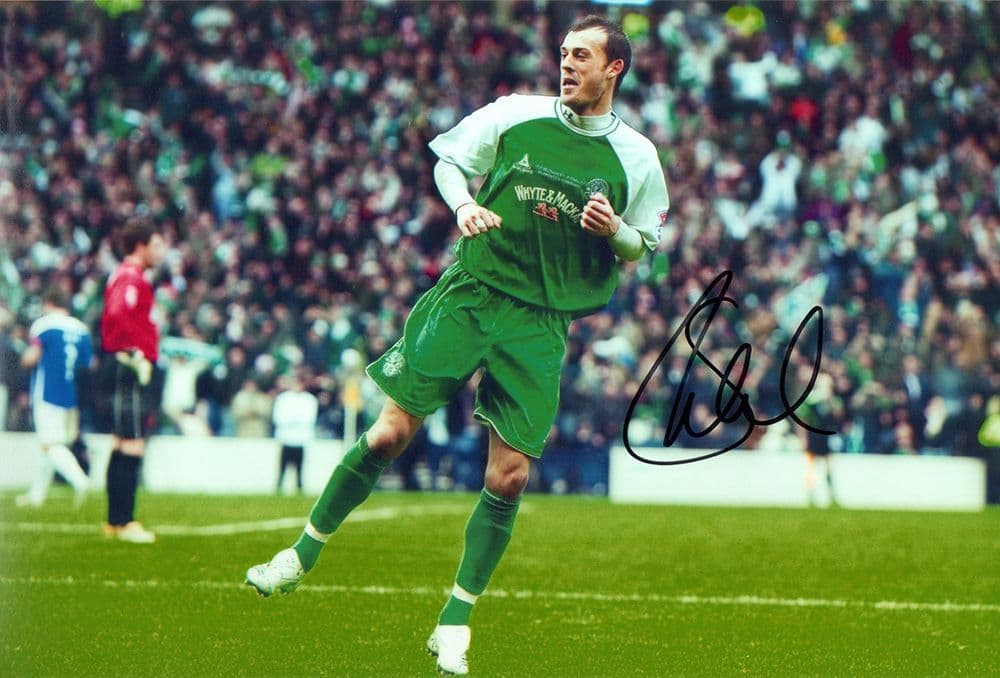 Steven Fletcher, Hibernian, signed 12x8 inch photo.