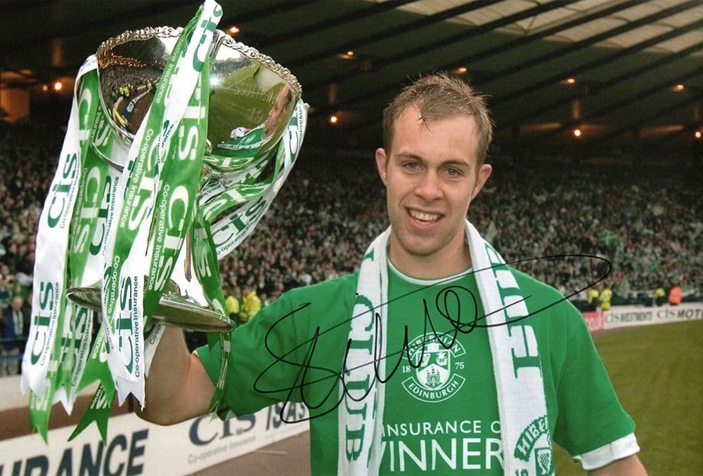 Steven Whittaker, Hibernian, signed 12x8 inch photo.