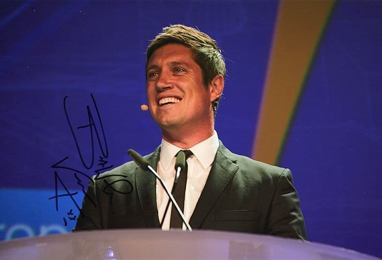 Vernon Kay, television presenter, signed 12x8 inch photo.