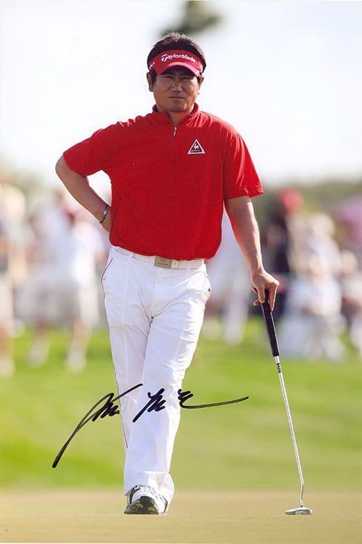 Y.E. Yang, South Korean golfer, signed 12x8 inch photo.